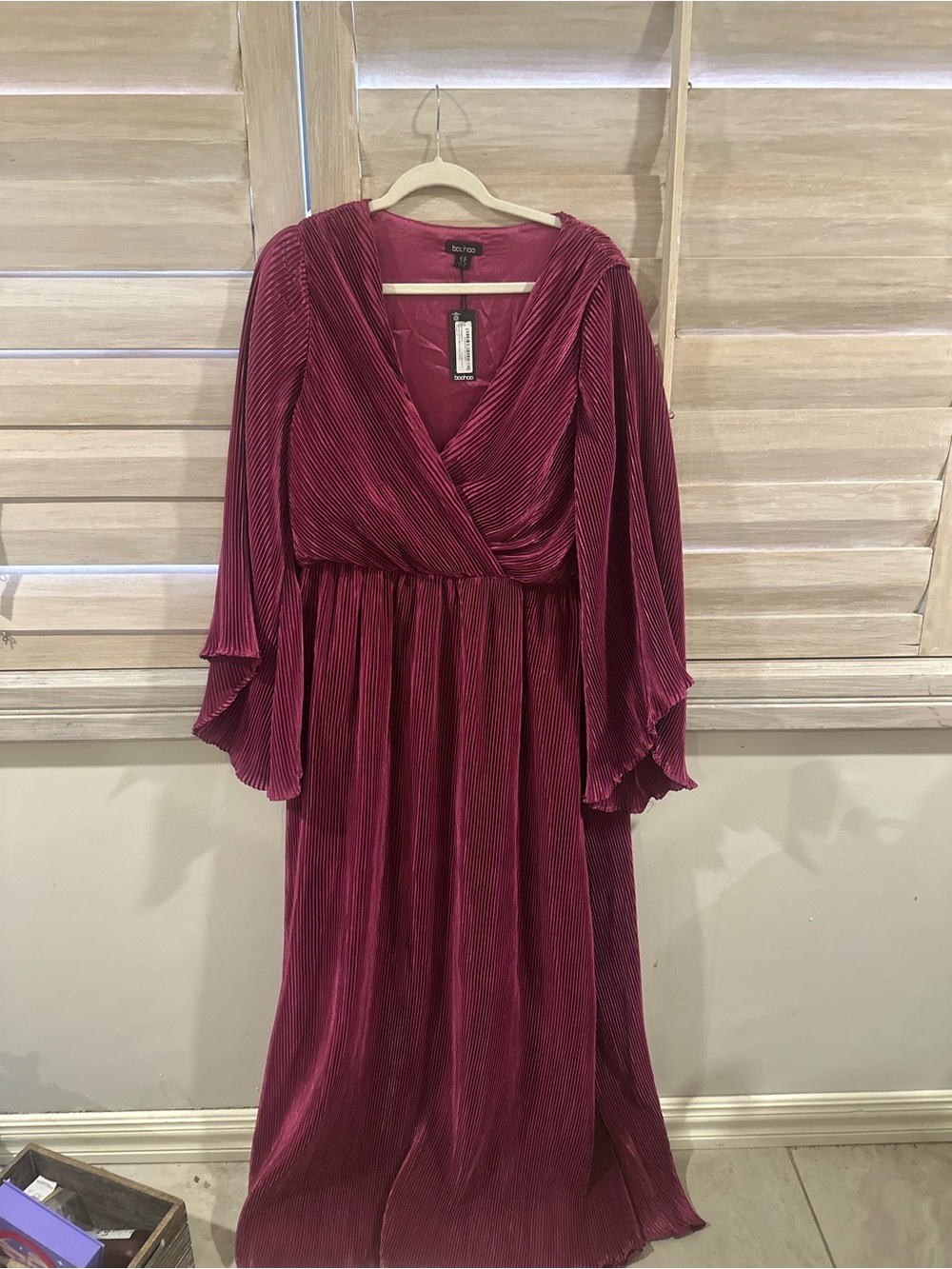 Boohoo Wine Pleated Maxi Dress with V-Neck